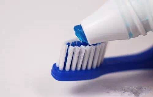 孩子衣服上水果汁怎么去掉,果汁滴到白色衣服上怎么处理