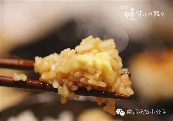 这家店进门要先鞠躬，招牌只在晚上有！