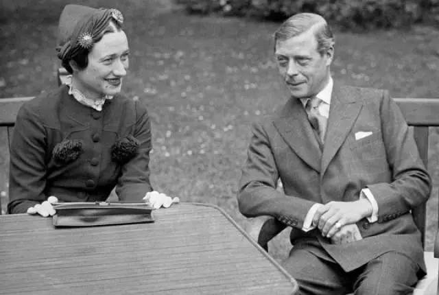 雨伞劳斯莱斯,雨伞中的劳斯莱斯是什么牌子