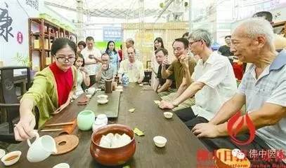 十种适合秋天喝的茶,夏末秋初喝茶喝什么茶最好