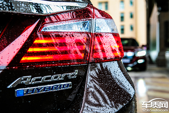 雅阁混动对比亚洲龙双擎试驾视频,雅阁2022款混动幻夜锐智版试驾