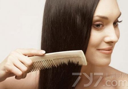 50岁长发怎么扎头发好看又减龄,长发和短发哪个更有助于头发生长