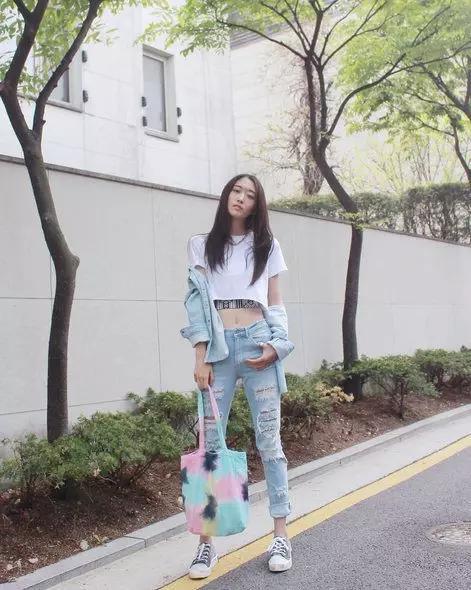 韩系休闲风简约好驾驭的早春穿搭,韩系风街拍穿搭