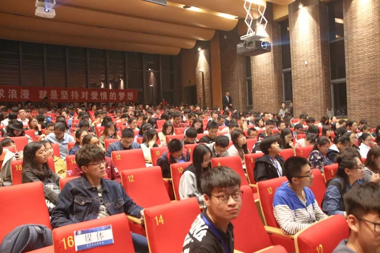 情感作家苏小懒和天津大学学子畅聊爱情、梦想