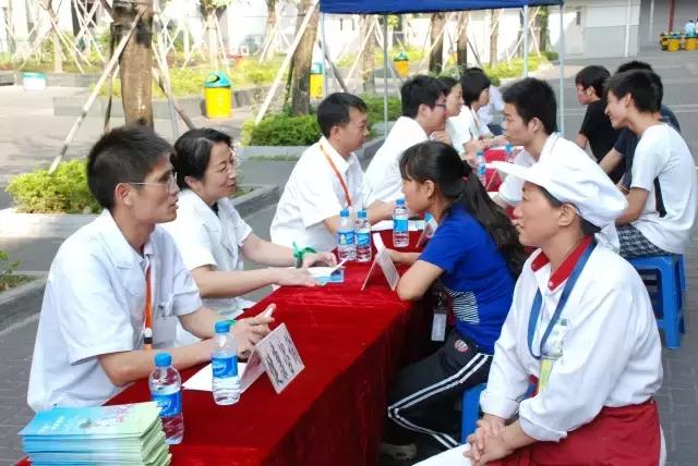 深圳人精神压力有点大，有心事可以打这9条心理热线哦亲~