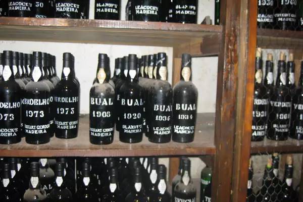 为什么装酒用橡木桶,拉维庄园橡木桶陈酿干红葡萄酒