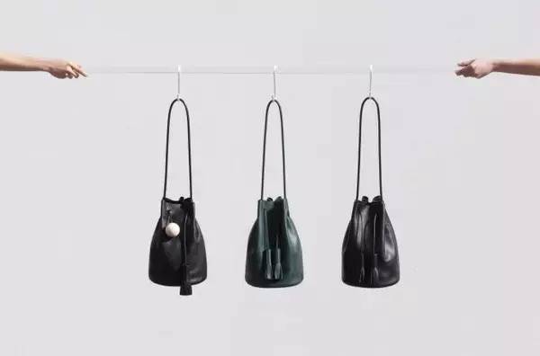 十款必买轻奢包包百搭,适合少女背的轻奢包包