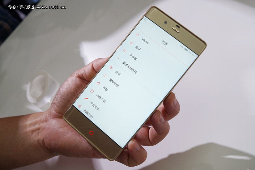 努比亚和三星哪个最早用无边框,努比亚哪款手机屏幕是夏普的屏幕