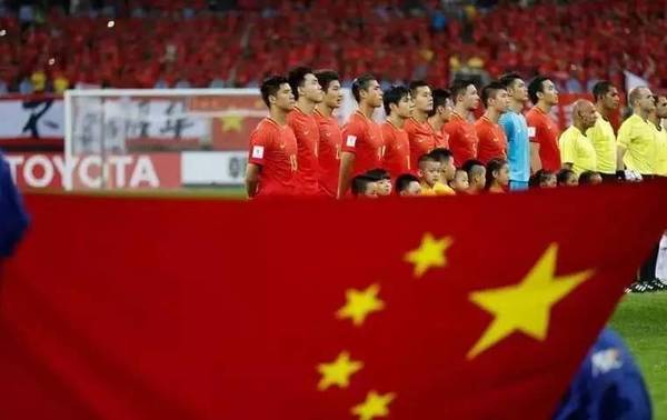 国足一战暴露3大短板,媒体:国足确实滑落到亚洲三流