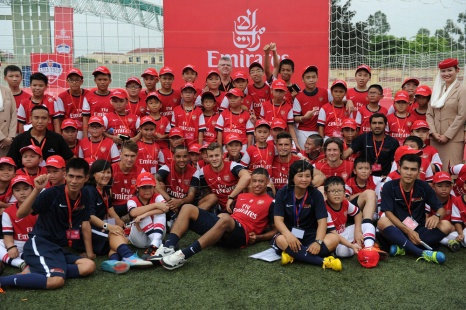 皇马球衣上面的fly,flyemirates皇马球衣