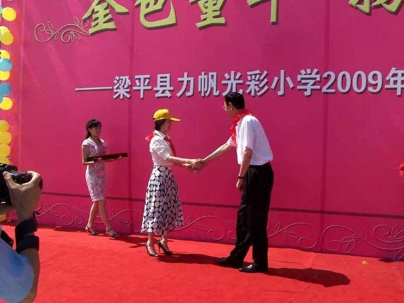 山城走出的“摩帮”大佬身价百亿的他梦想是读书