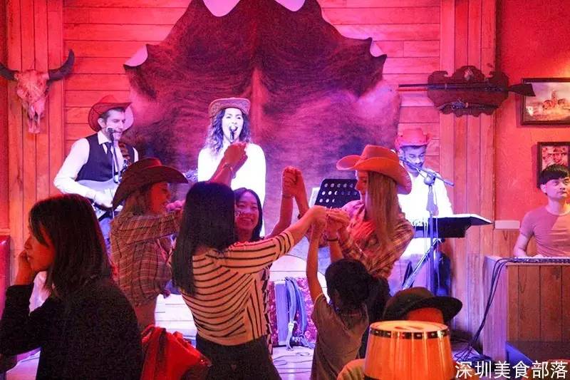 这家店,凭什么7点就能坐满,直到凌晨1点还有人舍不得走