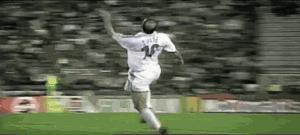 怎么分辨羽毛球场上的高手,分辨高水平运动员的动作