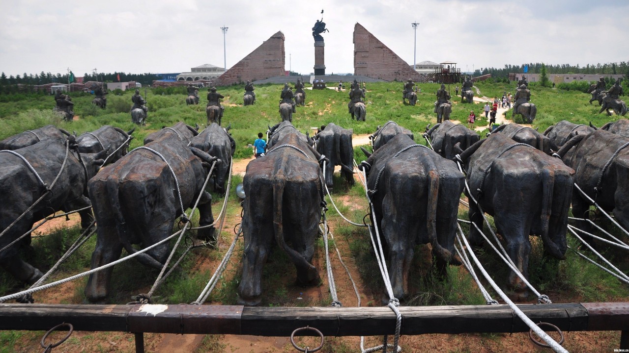 拜谒成吉思汗庙,拜谒历史遗迹