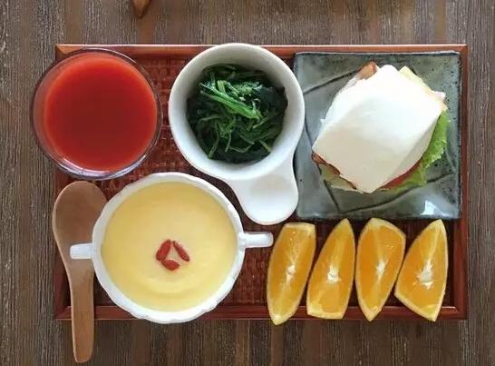 早上喝一次，和雀斑saybye，纯天然哦，让你惊到不要不要