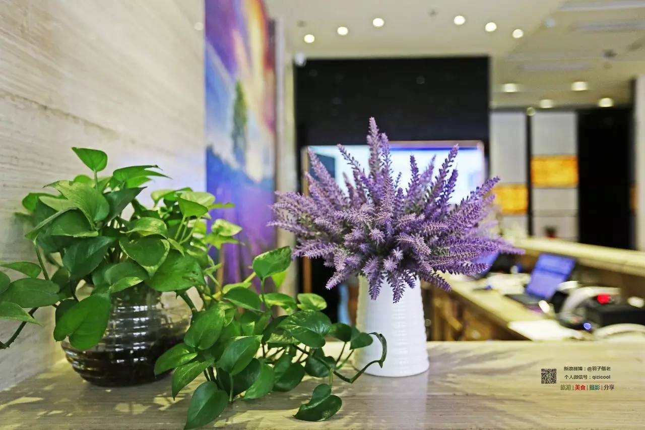 这一家酒店有门童，叫“白手套”。