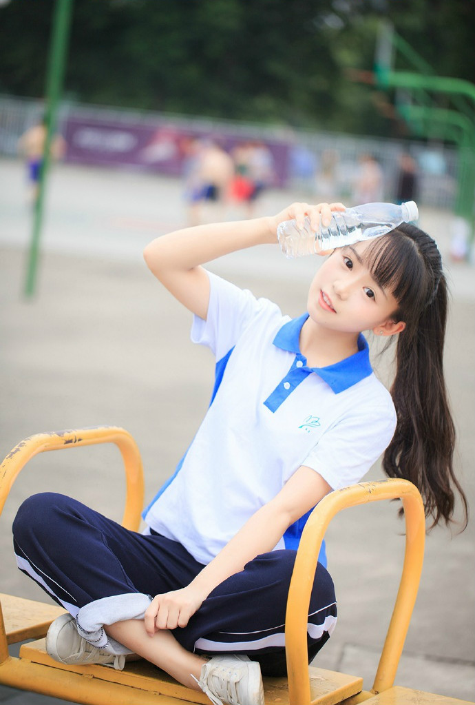 如果我的衣橱有深圳校服，我一定天天穿！美哭惹！