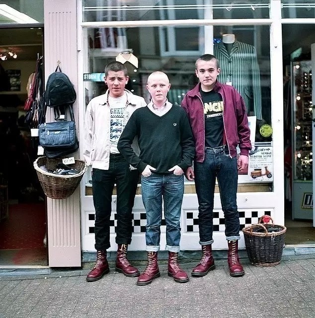 一双马丁靴两种形态,一双有质感的马丁靴