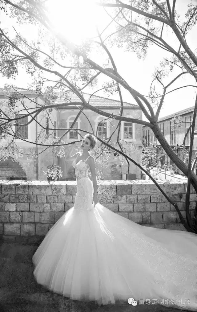 女王霸气长拖尾婚纱,艾莎女王学生拖尾礼服