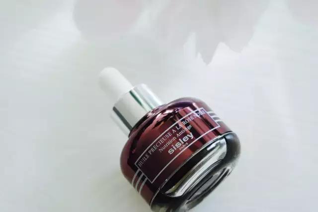 一瓶护肤霜拯救一个牌子,一瓶唇膜拯救你的容颜