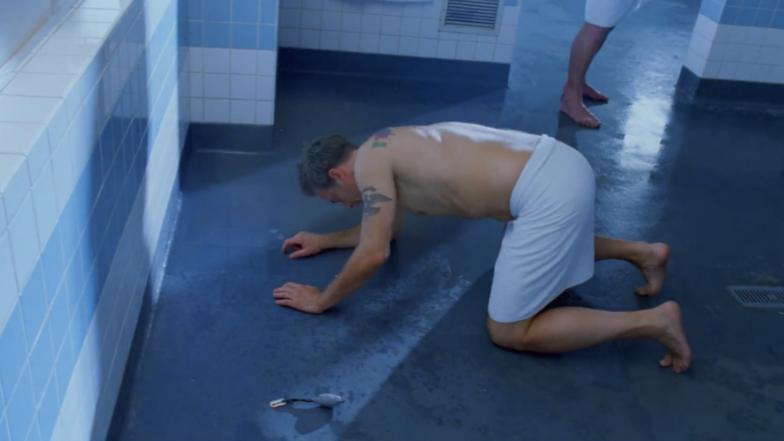 黑人想“捡肥皂”却被男主暴揍！这部美国监狱喜剧，搞笑100分！