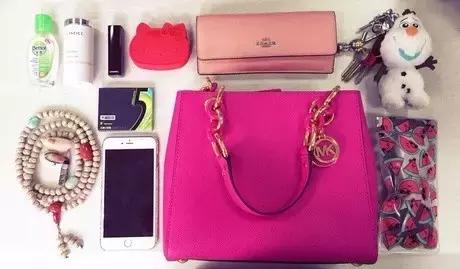 女神包包里的必备好物 (女神专属包包里面有哪些)