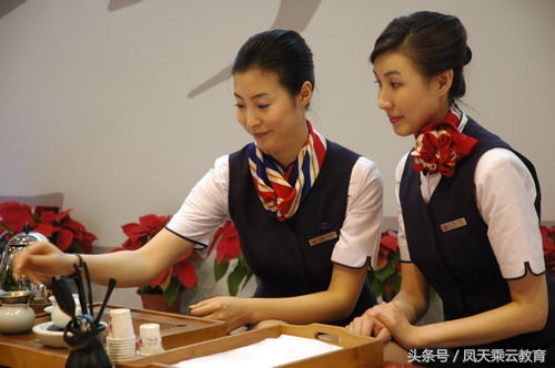 录取高铁乘务专业的要求,录取空乘要求关于体重