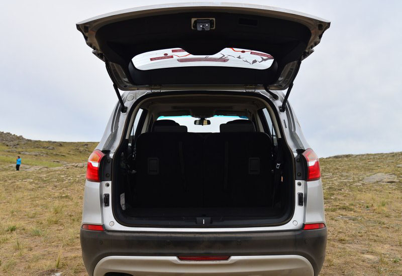 12.9寸大屏还带车载WIFI，这车4米7全系七座顶配才十万