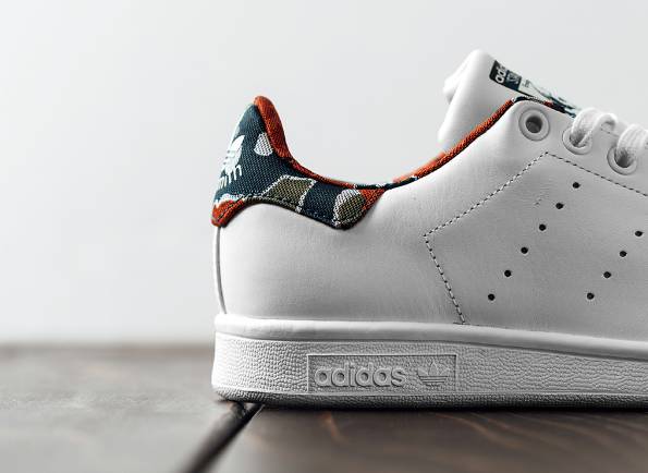 潮流速食丨我香菇，地区限定还要抽签，KAWS公仔想不想要？