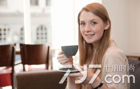 空腹喝咖啡还是吃完喝咖啡,早上起来空腹喝咖啡还是空腹喝水