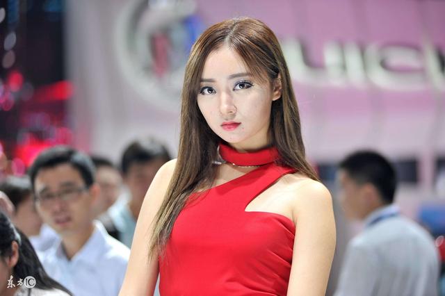 小说：面对篮球高手挑衅，穷小伙凭借神级系统，竟轻松将其完虐