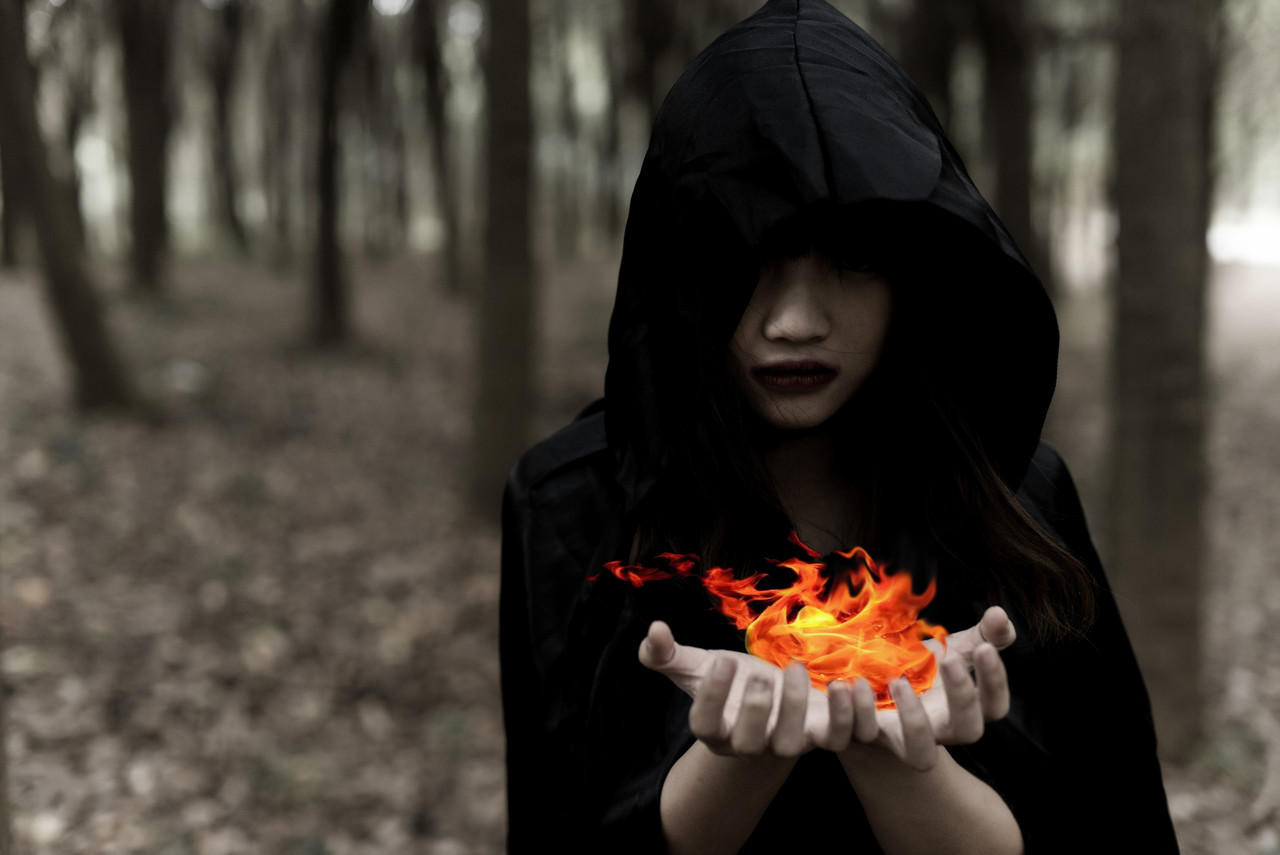 小说：他捡到一块令牌，意外穿越回从前，得以重生