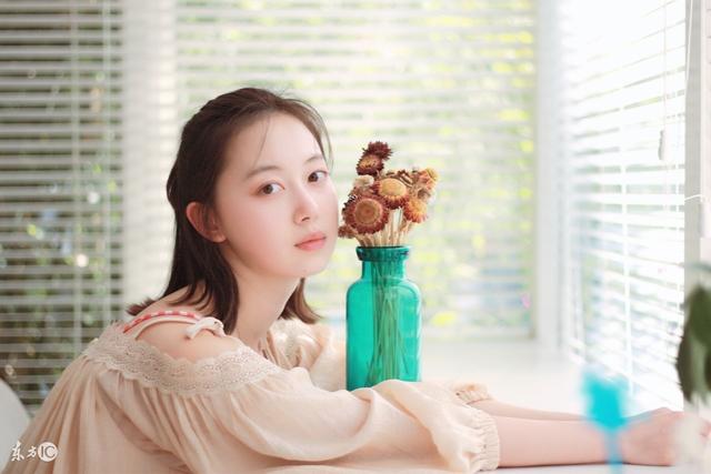 被孤立小说女主,女主同桌被孤立小说