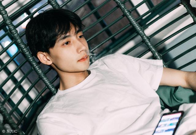 小说：她喜欢珠宝，总裁买下公司，重金请设计师，只为她服务。