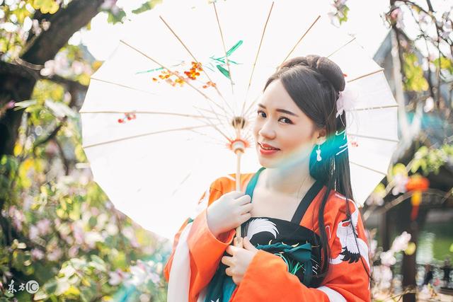 小说：穿越嫡女心灵手巧，送给皇后自己做的发簪，只为打免费广告