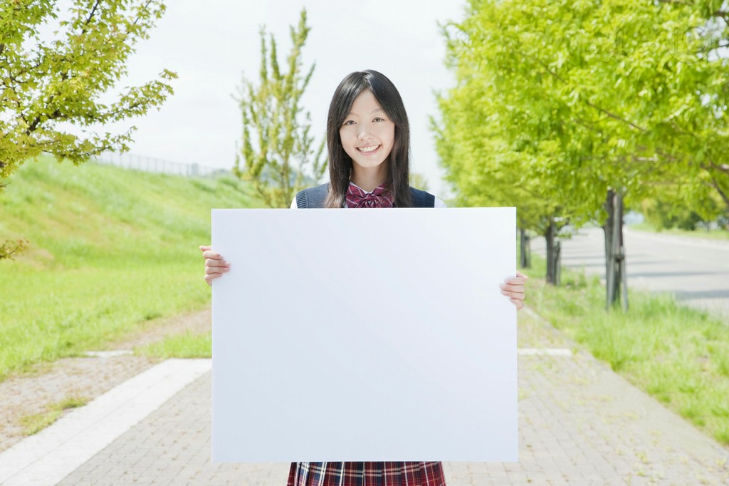 小说：他去买狗粮，却有人来投诉店家，他看出了问题后就帮狗治病