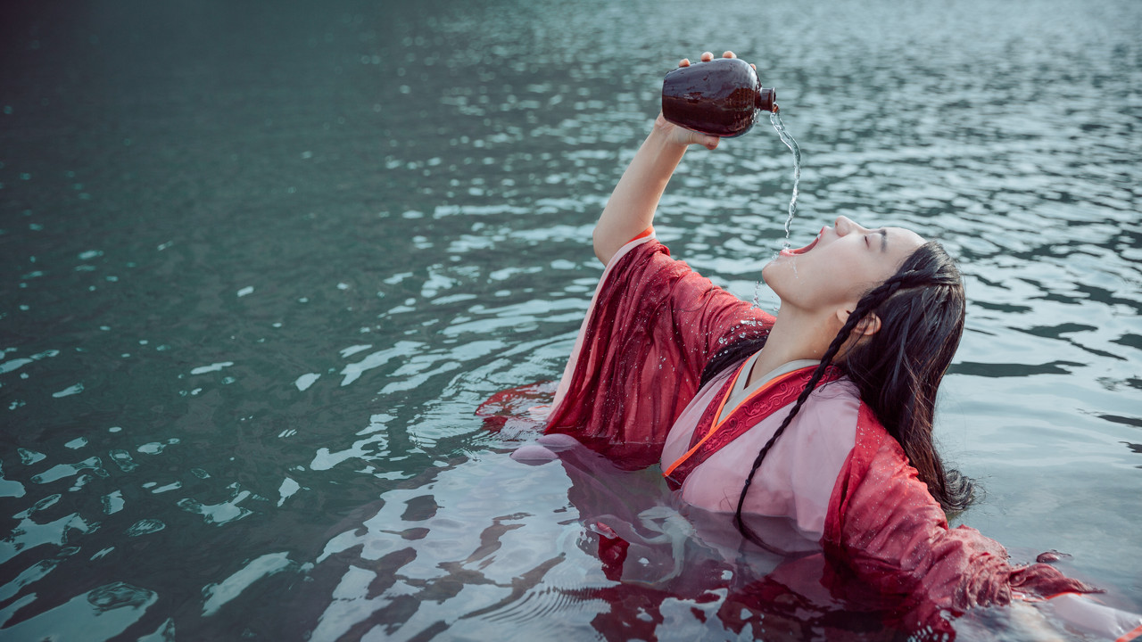 穿越到诡秘世界的小说,穿越到诡异世界小说免费阅读