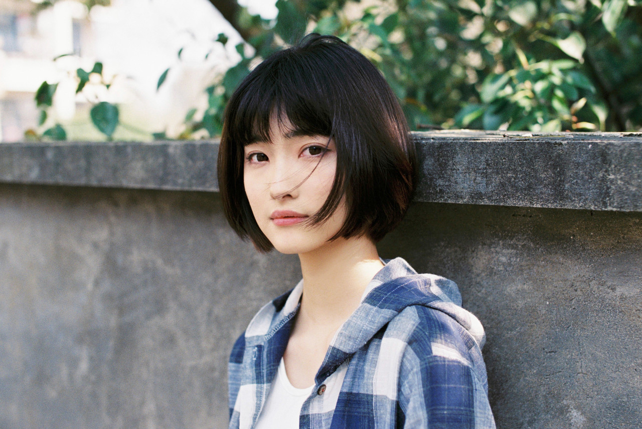 小说:她看了一眼旁边的点心,又看了看苏进,还是没伸手去拿