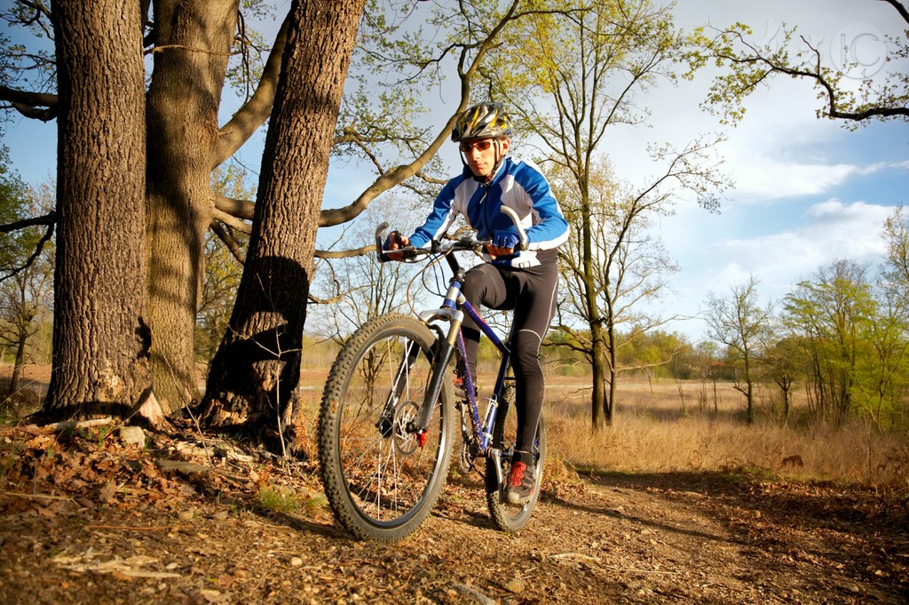 小说男主女主第一次相遇,小说中男主女主第一次接吻