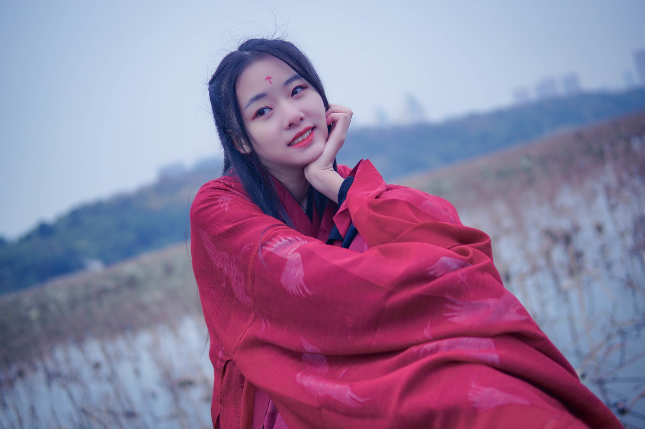 小说：在亲人眼里，他是不折不扣的废物，却能让五大豪门同时低头