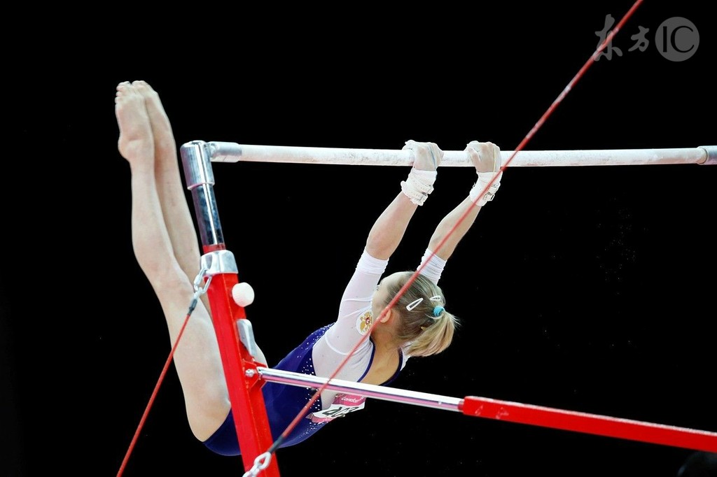 小说：篮球联赛，小伙对阵超巨巴恩斯，一个转身漂移，三分得手