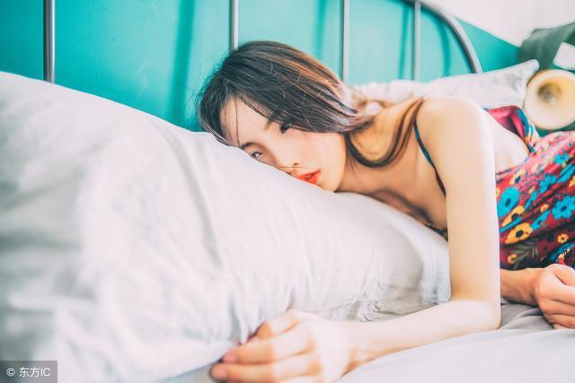 小说：转学后，她以为重获新生，没想到被人扒出在原学校的丑闻