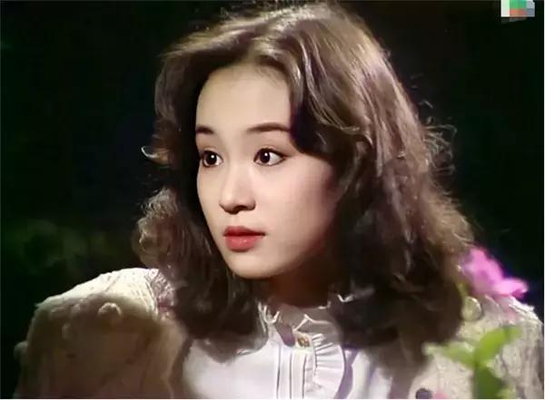 岁月不饶美人?其实皮肤松弛,白发皱纹,根本不影响她们风华绝代