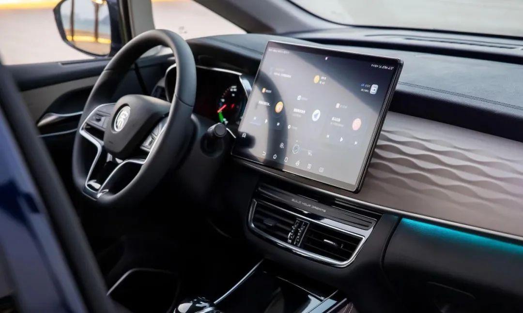 纯电MPV靠谱吗?哪些MPV上下车比较方便?丨帮你选MPV