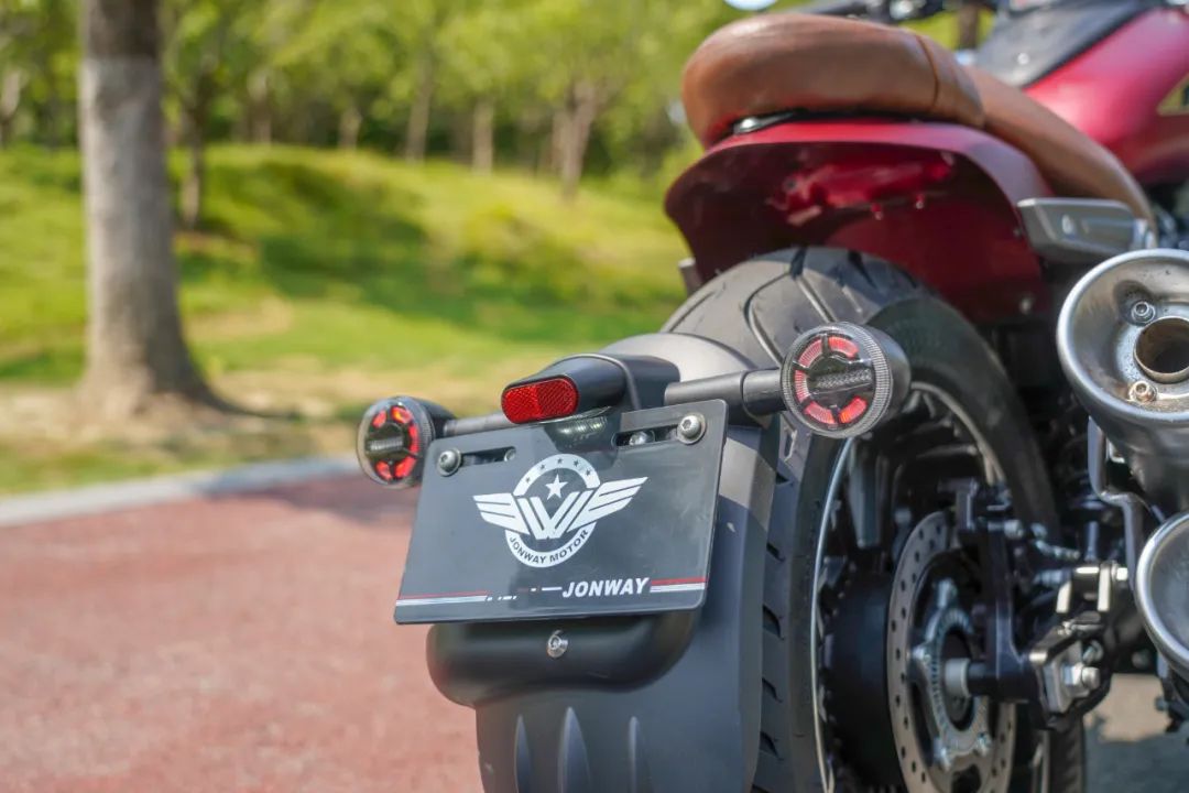 庄威威霸v400摩托车最高时速,庄威威霸400-5多少公里首保