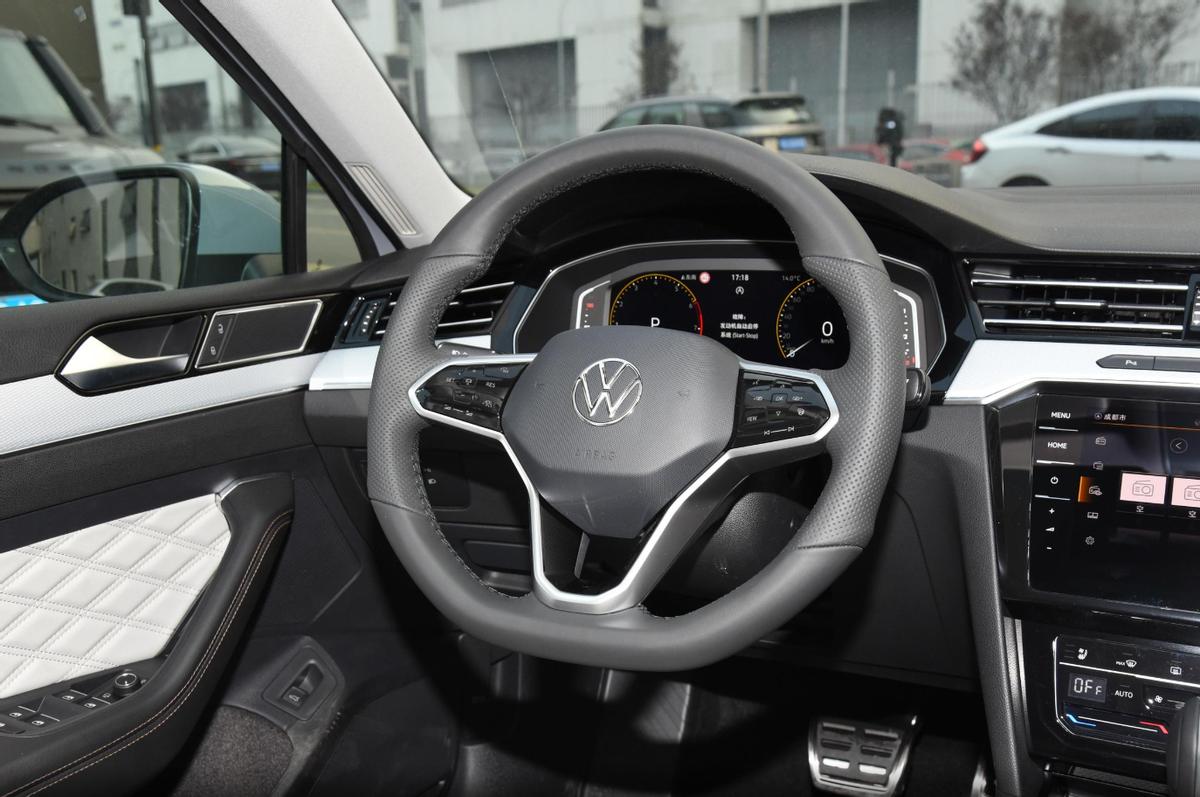 降幅3.2万元，迈腾31天大卖27826台，事实证明降价的确管用