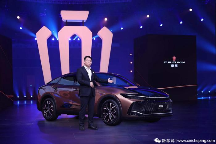 丰田2.4T皇冠,全新丰田皇冠2.0t混动版价位