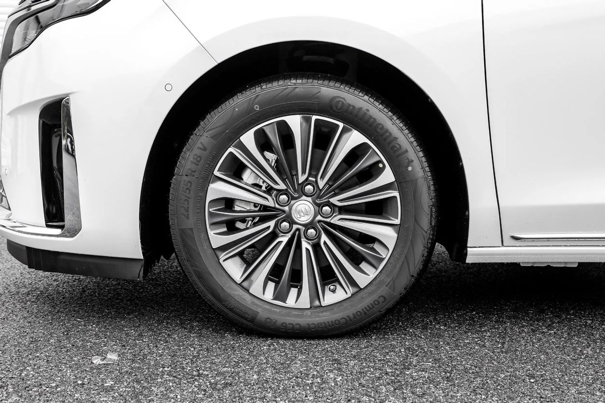 gl8新前脸,新别克gl8es陆尊前脸照片