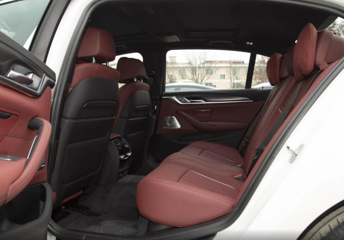 宝马5系和捷豹xfl隔音对比,宝马5系跟捷豹xfl灯一样的吗