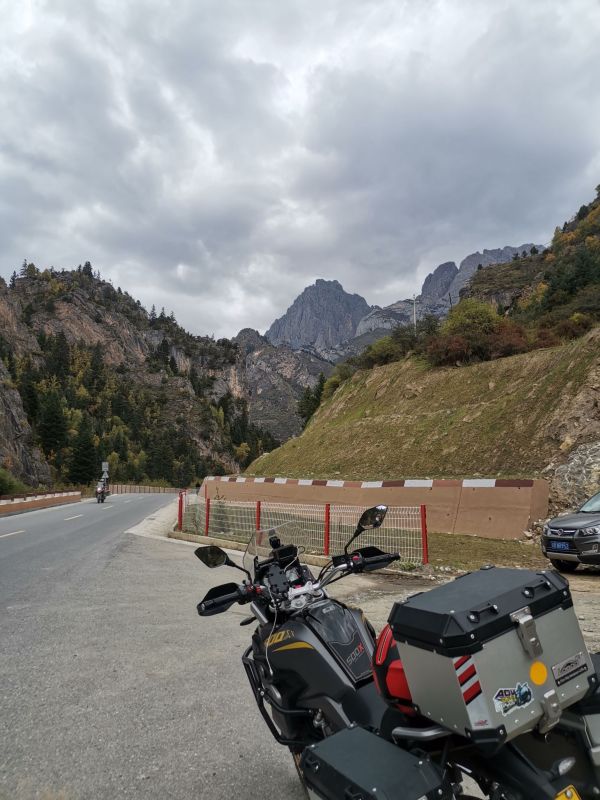 凯越500x和dl250怎么选,凯越500x经典版和单摇臂区别